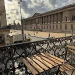 Parisien - Balcon Face Au Louvre דירה פריז